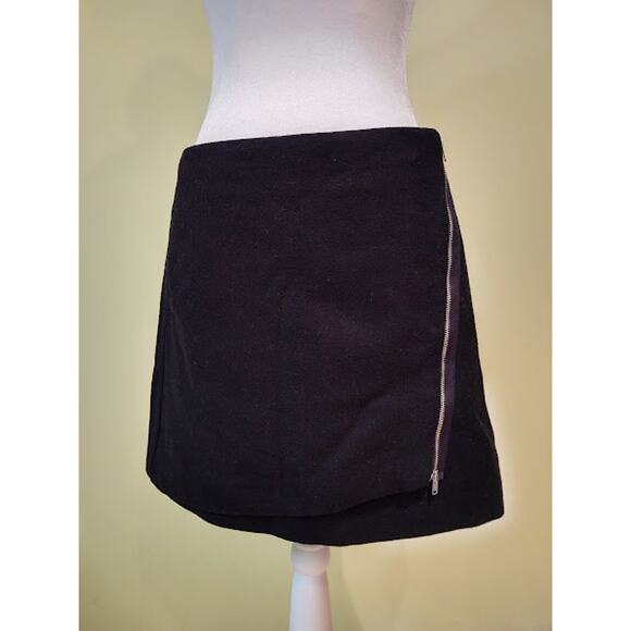 Size 4 Women's Black Gap Skirt - Picture 2 of 6